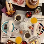 Le B. Suites, & Restaurant