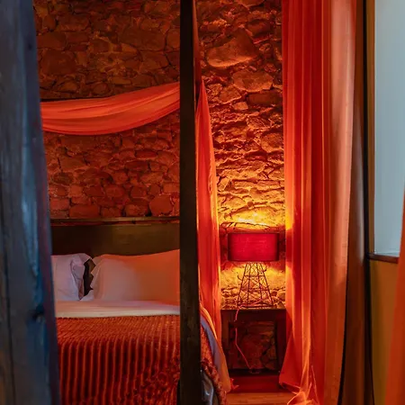 Le B. Suites, & Restaurant