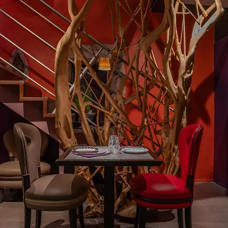 Le B. Suites, & Restaurant 4*