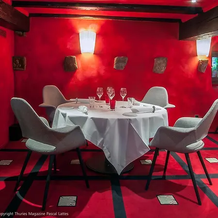 Le B. Suites, & Restaurant