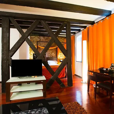 Le B. Suites, Chambres&restaurant Couette-café