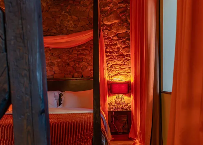 Le B. Suites, & Restaurant